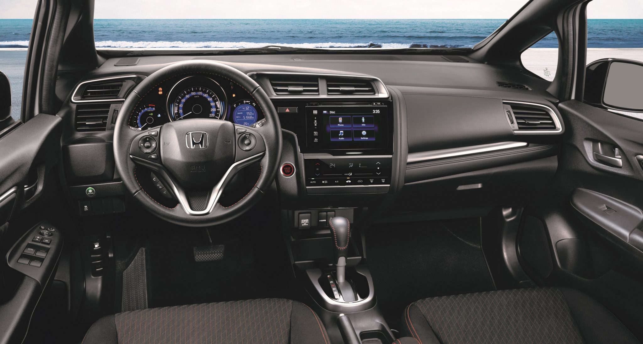 Buồng lái hiện đại, đầy đủ tính năng Buồng lái hiện đại, đầy đủ tính năng